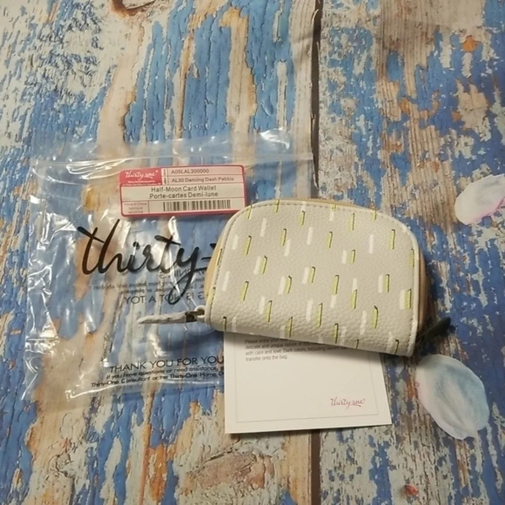 thirty‎ one .. Half Moon Card Wallet .. Dancing Dash Pebble .. NWT
